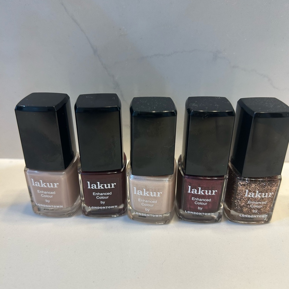 Lakur nail polish set includes five nail polishes shown. All are new!